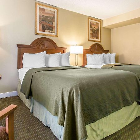 Quality Inn Лотон Экстерьер фото