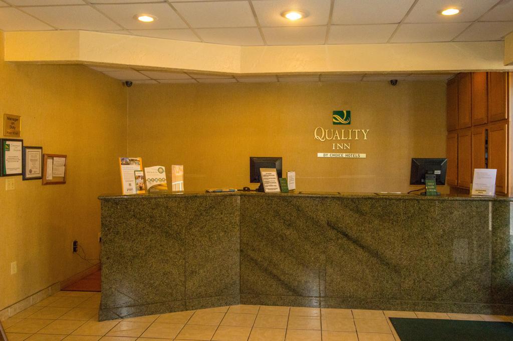Quality Inn Лотон Экстерьер фото