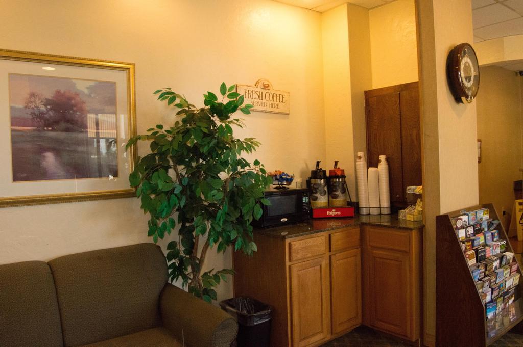 Quality Inn Лотон Экстерьер фото