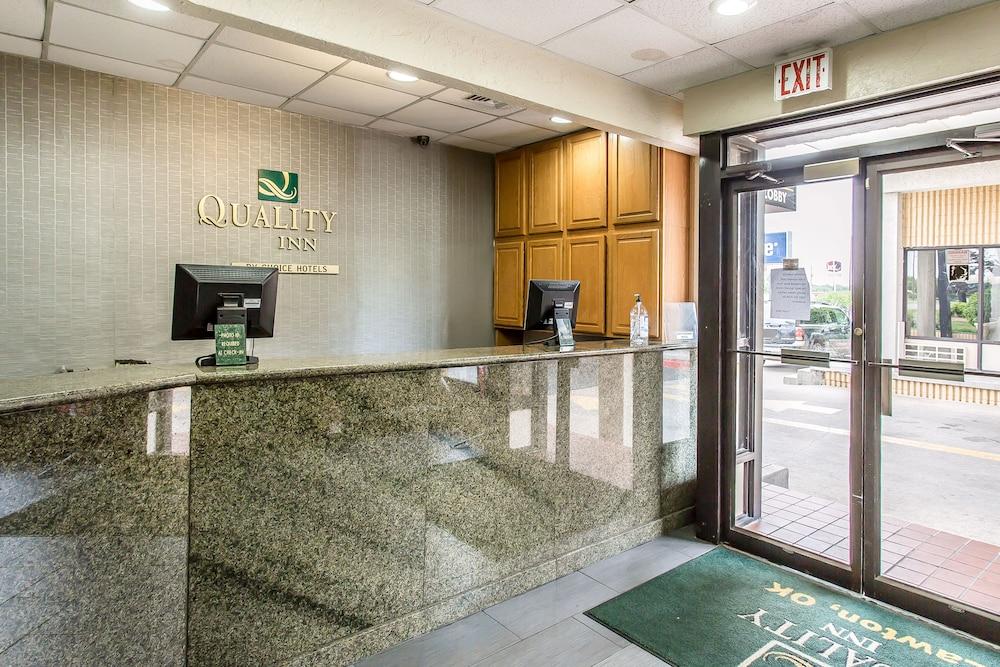 Quality Inn Лотон Экстерьер фото