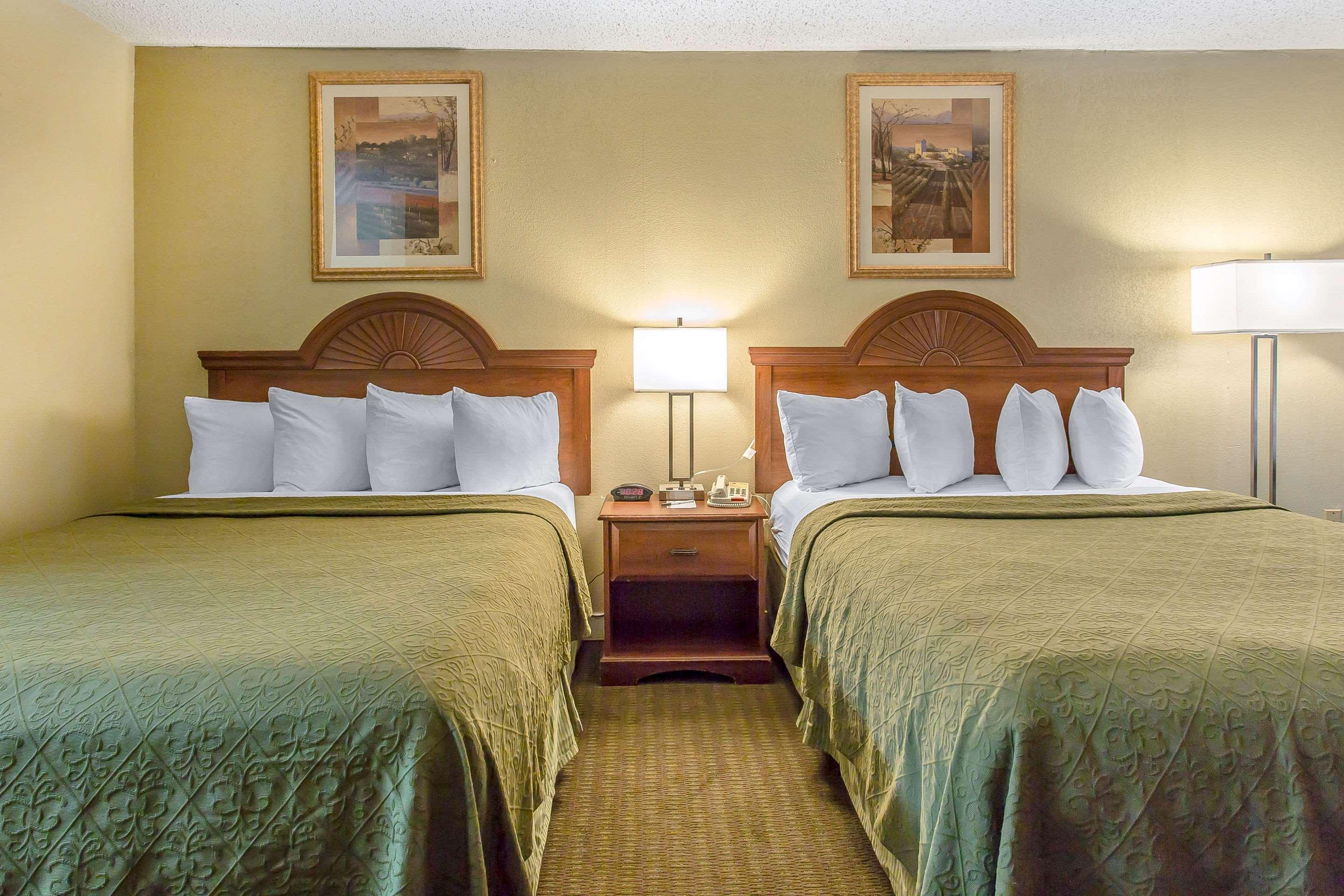 Quality Inn Лотон Экстерьер фото