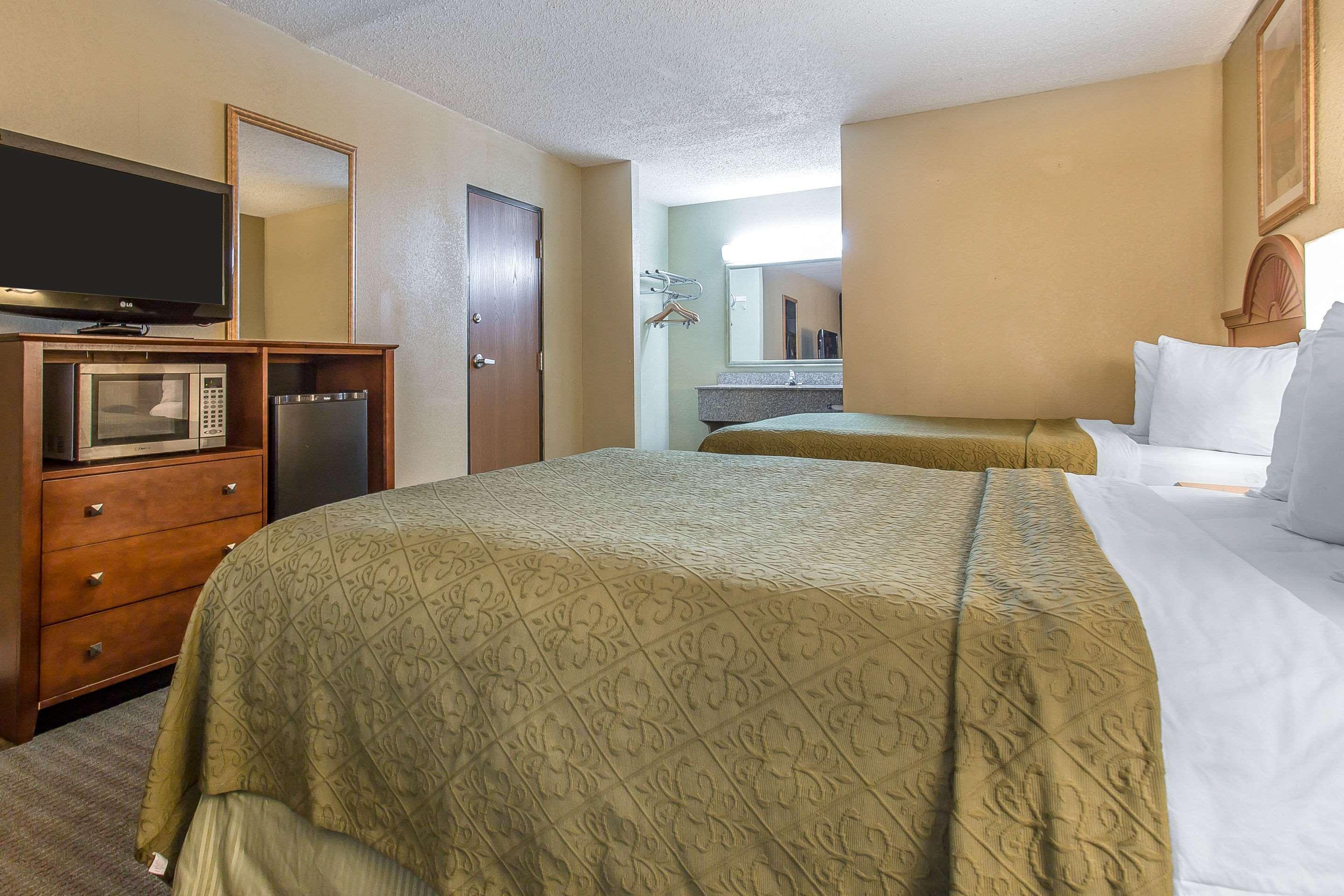 Quality Inn Лотон Экстерьер фото