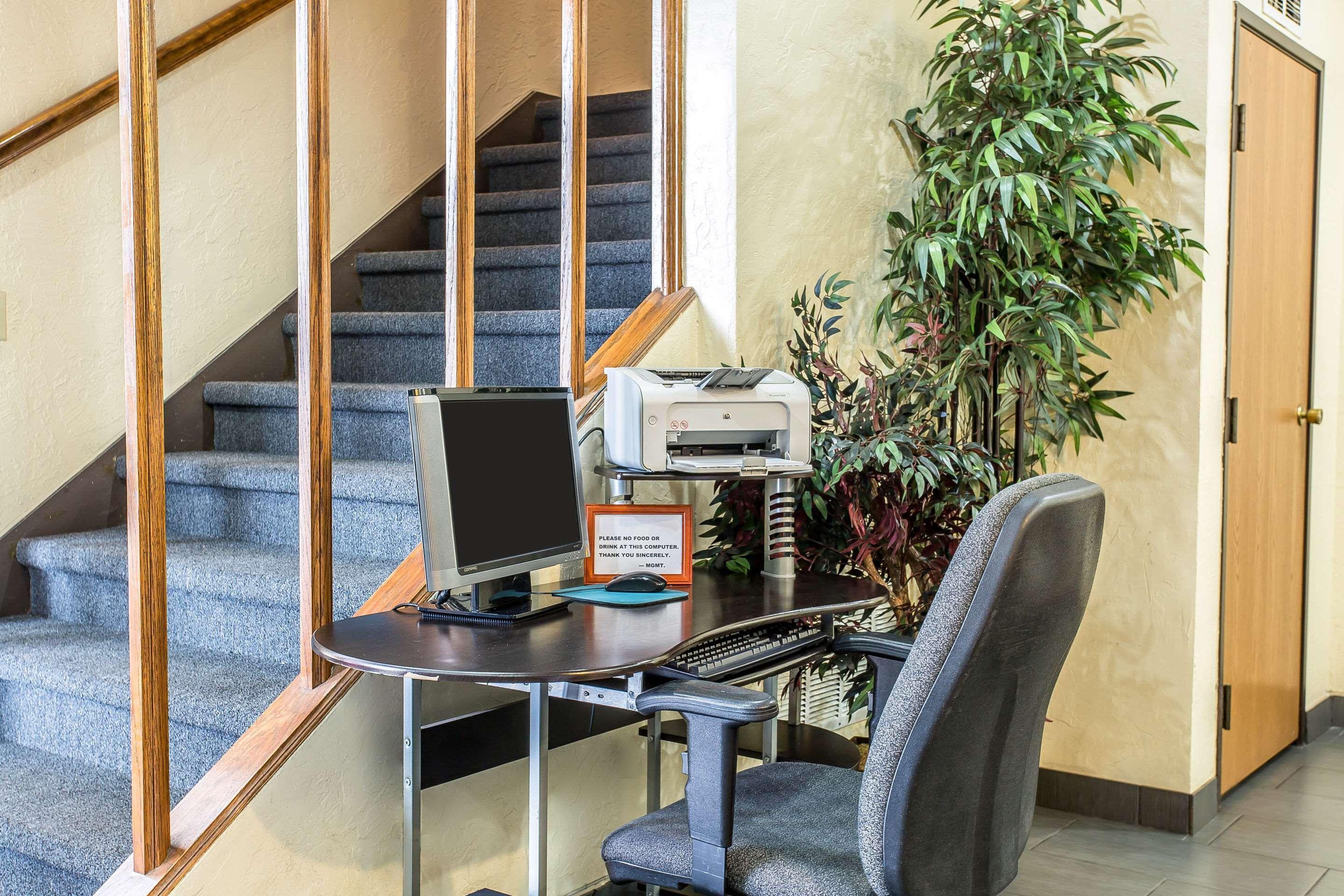Quality Inn Лотон Экстерьер фото