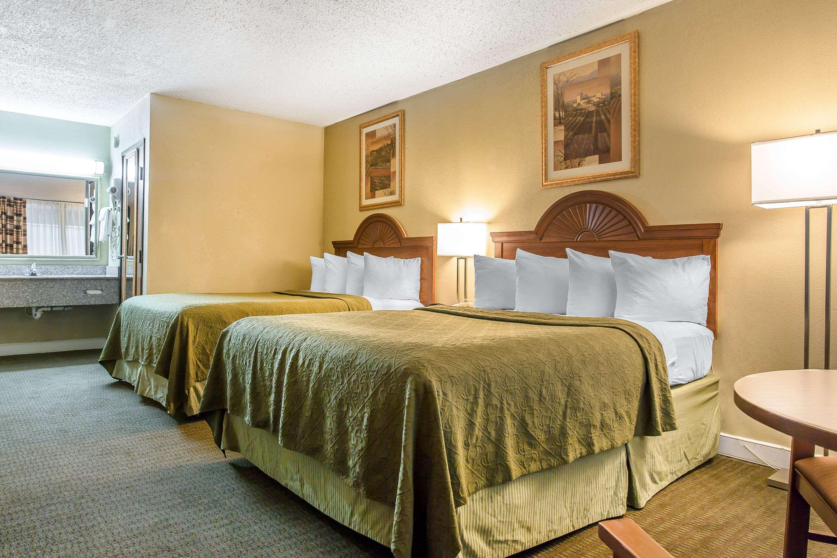 Quality Inn Лотон Экстерьер фото