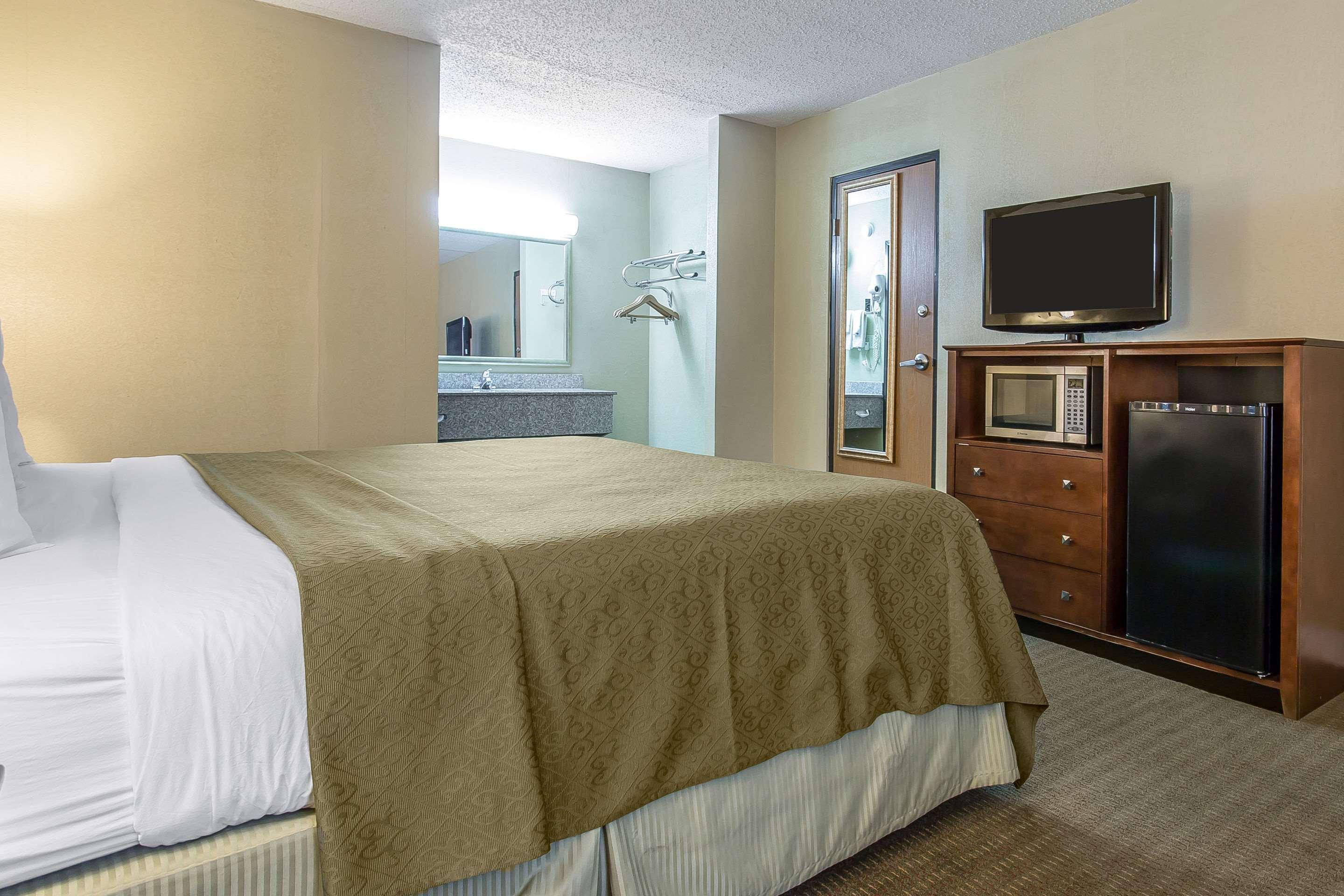 Quality Inn Лотон Экстерьер фото