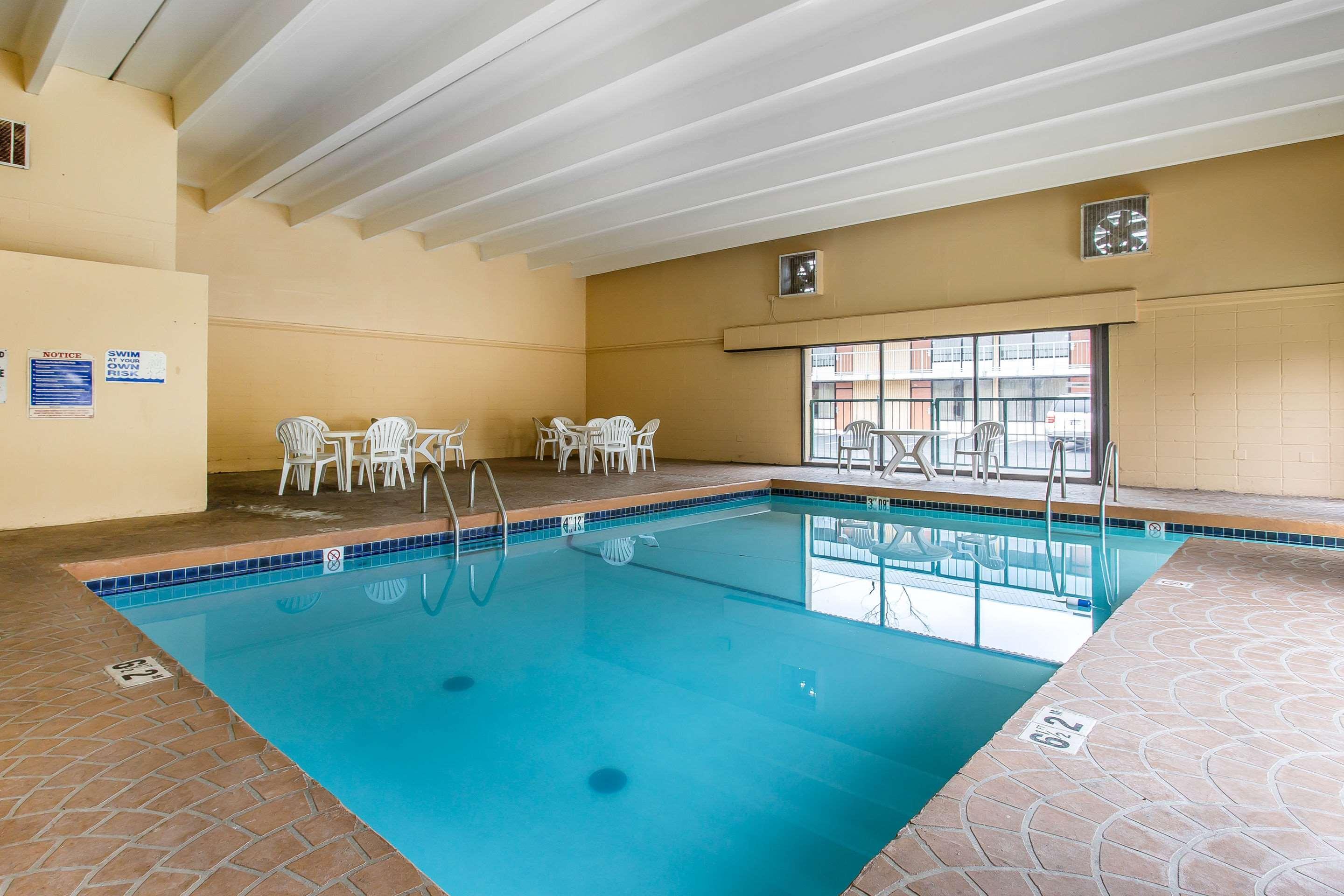 Quality Inn Лотон Экстерьер фото