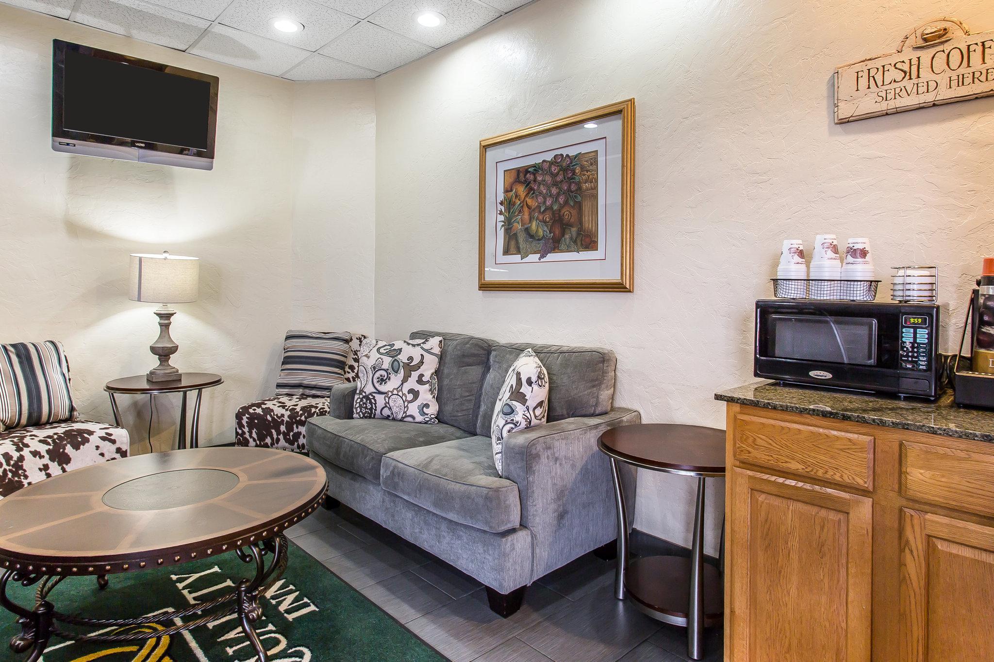 Quality Inn Лотон Экстерьер фото